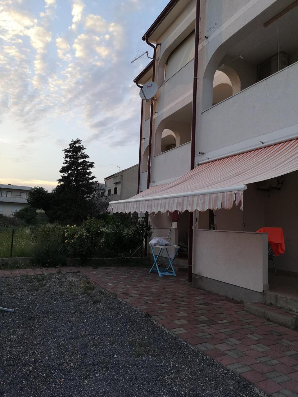 Apartment Zekija Barbat na Rabu Exteriör bild